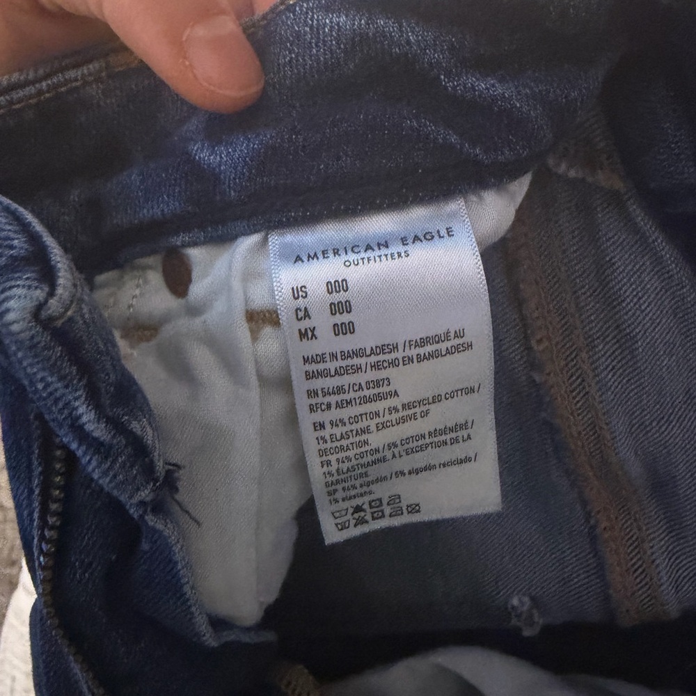 American Eagle Outfitters Dark Wash Curvy Mom Short - Picture 4 of 4